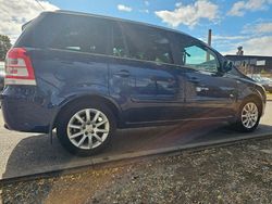 Blau Gebraucht 2010 Opel Zafira Van / Kleinbus | 3.900 € (Fairer Preis)