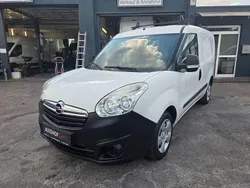Weiß Gebraucht 2017 Opel Combo Van / Kleinbus | 5.950 € (Guter Preis)