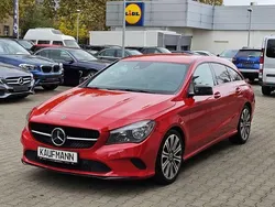Rot Gebraucht 2017 Mercedes CLA180 Shooting Brake Kombi | 13.450 € (Fairer Preis)