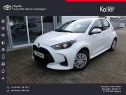 Weiß Gebraucht 2023 Toyota Yaris Comfort Limousine | 15.200 € (Fairer Preis)