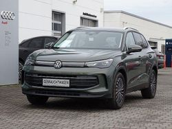 Grün Gebraucht 2024 VW Tiguan Design SUV | 34.400 € (Fairer Preis)