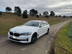 Weiß Gebraucht 2023 BMW 530e Luxury Line Kombi | 37.999 € (Guter Preis)