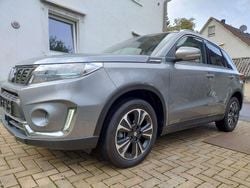 Grau Gebraucht 2022 Suzuki Vitara SUV | 17.900 € (Fairer Preis)
