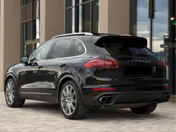 Schwarz Gebraucht 2015 Porsche Cayenne Turbo SUV | 25.999 € (Fairer Preis)