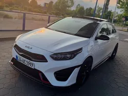 Weiß Gebraucht 2022 Kia ProCeed Kleinwagen | 27.600 € (Etwas zu teuer)