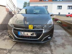 Grau Gebraucht 2019 Peugeot 208 Signature Sky Kleinwagen | 9.590 € (Fairer Preis)