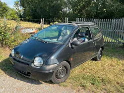 Schwarz Gebraucht 2000 Renault Twingo Kleinwagen | 650 € (Etwas zu teuer)