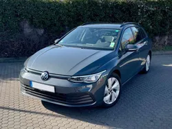 Grau Gebraucht 2021 VW Golf VIII Life Kombi | 22.700 € (Fairer Preis)