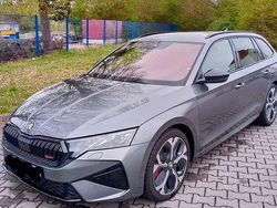 Grau Gebraucht 2025 Skoda Octavia RS Kombi | 38.700 € (Guter Preis)