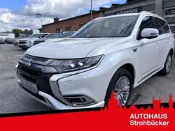 Weiss Gebraucht 2020 Mitsubishi Outlander P-HEV Limousine | 20.950 € (Guter Preis)