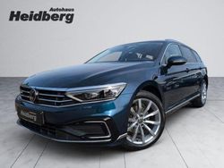 Aquamarinblau Gebraucht 2020 VW Passat Pro Kombi | 25.660 € (Etwas zu teuer)