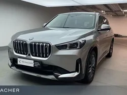 Spacesilber metallic Gebraucht 2023 BMW iX1 Luxury Line SUV | 39.849 € (Fairer Preis)
