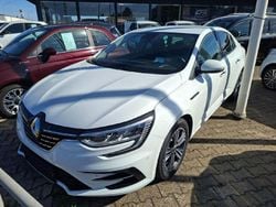 Gletscherweiss Gebraucht 2021 Renault Mégane IV Intens Limousine | 20.590 €