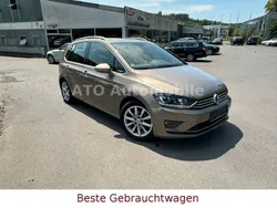 Gold Gebraucht 2018 VW Golf Sportsvan Highline Van / Kleinbus | 14.800 € (Guter Preis)