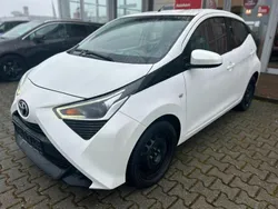 Schneeweiß Gebraucht 2021 Toyota Aygo Connect Style Kleinwagen | 12.590 € (Etwas zu teuer)