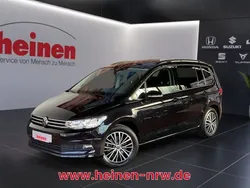 Schwarz Gebraucht 2023 VW Touran Comfortline Van / Kleinbus | 35.899 € (Teuer)