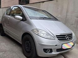 Grau Gebraucht 2004 Mercedes 170 Kleinwagen | 2.000 €