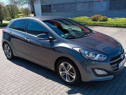 Grau Gebraucht 2016 Hyundai i30 Limousine | 10.500 € (Fairer Preis)