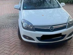 Weiß Gebraucht 2009 Opel Astra GTC Coupé | 1.000 € (Guter Preis)