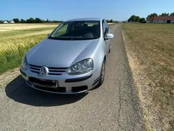Grau Gebraucht 2004 VW Golf V Kleinwagen | 1.900 € (Fairer Preis)
