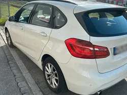 Weiß Gebraucht 2017 BMW 218 Active Tourer Van / Kleinbus | 13.900 € (Fairer Preis)