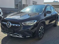 Kosmosschwarz metalliclack Gebraucht 2022 Mercedes GLA200 SUV | 28.890 € (Fairer Preis)