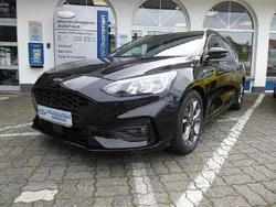 Schwarz (obsidianschwarz metallic) Gebraucht 2021 Ford Focus ST-Line Kombi | 19.990 € (Fairer Preis)