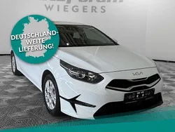 (wd) cararraweiss Neu 2025 Kia Ceed Vision Limousine | 22.670 € (Guter Preis)