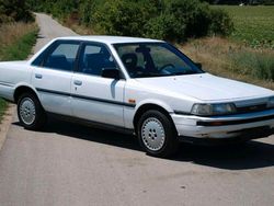 Weiß Gebraucht 1987 Toyota Camry Limousine | 1.250 €