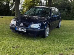 Blau Gebraucht 1999 VW Bora Limousine | 800 € (Superpreis)