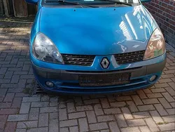 Blau Gebraucht 2001 Renault Clio II Limousine | 400 €