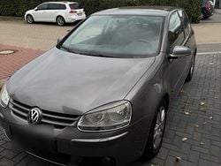 Grau Gebraucht 2007 VW Golf V Kleinwagen | 2.600 € (Guter Preis)