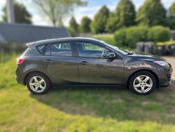 Braun Gebraucht 2011 Mazda 3 Limousine | 10.500 € (Fairer Preis)