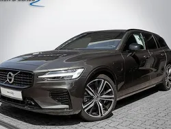 Grau Gebraucht 2022 Volvo V60 Plus Kombi | 35.890 € (Guter Preis)