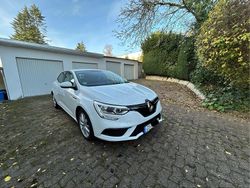 Weiß Gebraucht 2019 Renault Mégane IV Limousine | 10.800 € (Fairer Preis)