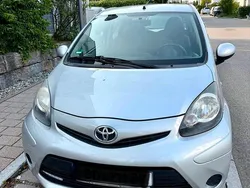 Silber Gebraucht 2013 Toyota Aygo Kleinwagen | 2.800 € (Guter Preis)