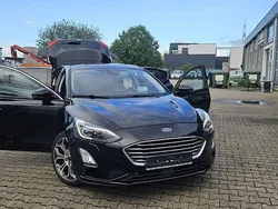 Schwarz Gebraucht 2018 Ford Focus Titanium Kombi | 14.400 € (Fairer Preis)