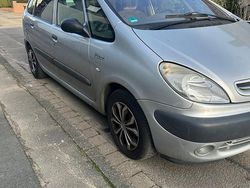 Grau Gebraucht 2002 Citroën Xsara Picasso Van / Kleinbus | 650 €