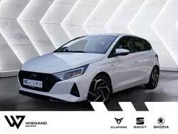 Weiß Gebraucht 2021 Hyundai i20 Intro Edition Limousine | 16.920 € (Etwas zu teuer)