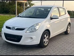 Weiß Gebraucht 2012 Hyundai i20 Classic Limousine | 4.799 € (Etwas zu teuer)