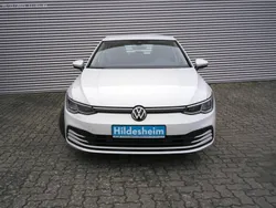 Weiß Gebraucht 2021 VW Golf VIII Life Limousine | 19.929 € (Guter Preis)