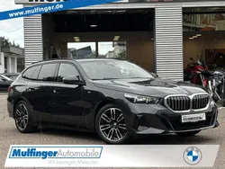 Sophisto grau brillant (metallic) Gebraucht 2024 BMW 520 M Sport Kombi | 50.889 € (Guter Preis)