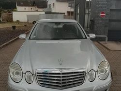 Silber Gebraucht 2007 Mercedes E220 Limousine | 6.299 € (Teuer)