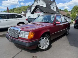 Rot Gebraucht 1991 Mercedes E230 Limousine | 8.499 €