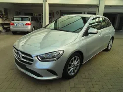 Iridiumsilber metalliclack Gebraucht 2019 Mercedes B180 Van / Kleinbus | 23.400 € (Fairer Preis)