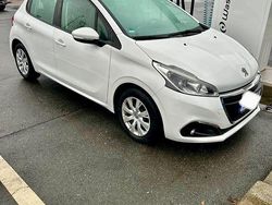 Weiß Gebraucht 2016 Peugeot 208 Active Kleinwagen | 7.590 € (Fairer Preis)