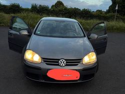 Grau Gebraucht 2005 VW Golf V Kleinwagen | 2.100 € (Fairer Preis)