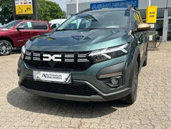 Grün Neu 2025 Dacia Jogger Extreme Limousine | 24.438 € (Etwas zu teuer)