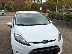 Weiß Gebraucht 2009 Ford Fiesta Kleinwagen | 2.000 €