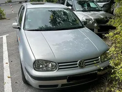 Silber Gebraucht 1997 VW Golf IV Kleinwagen | 300 €